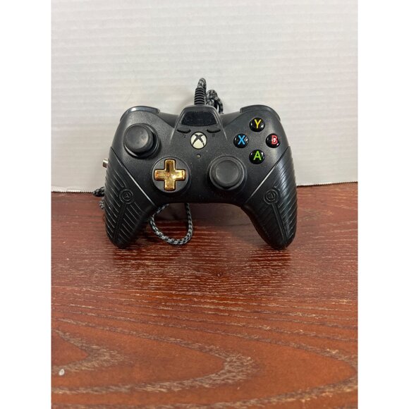 PowerA Xbox Fusion Wired Controller With Gold D-Pad For Xbox One & PC S3 - Picture 1 of 4